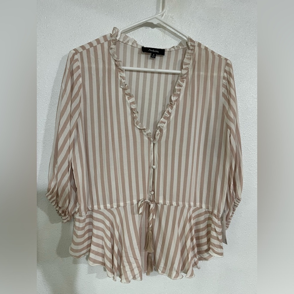 Aakaa page and quite top summer NWT size S